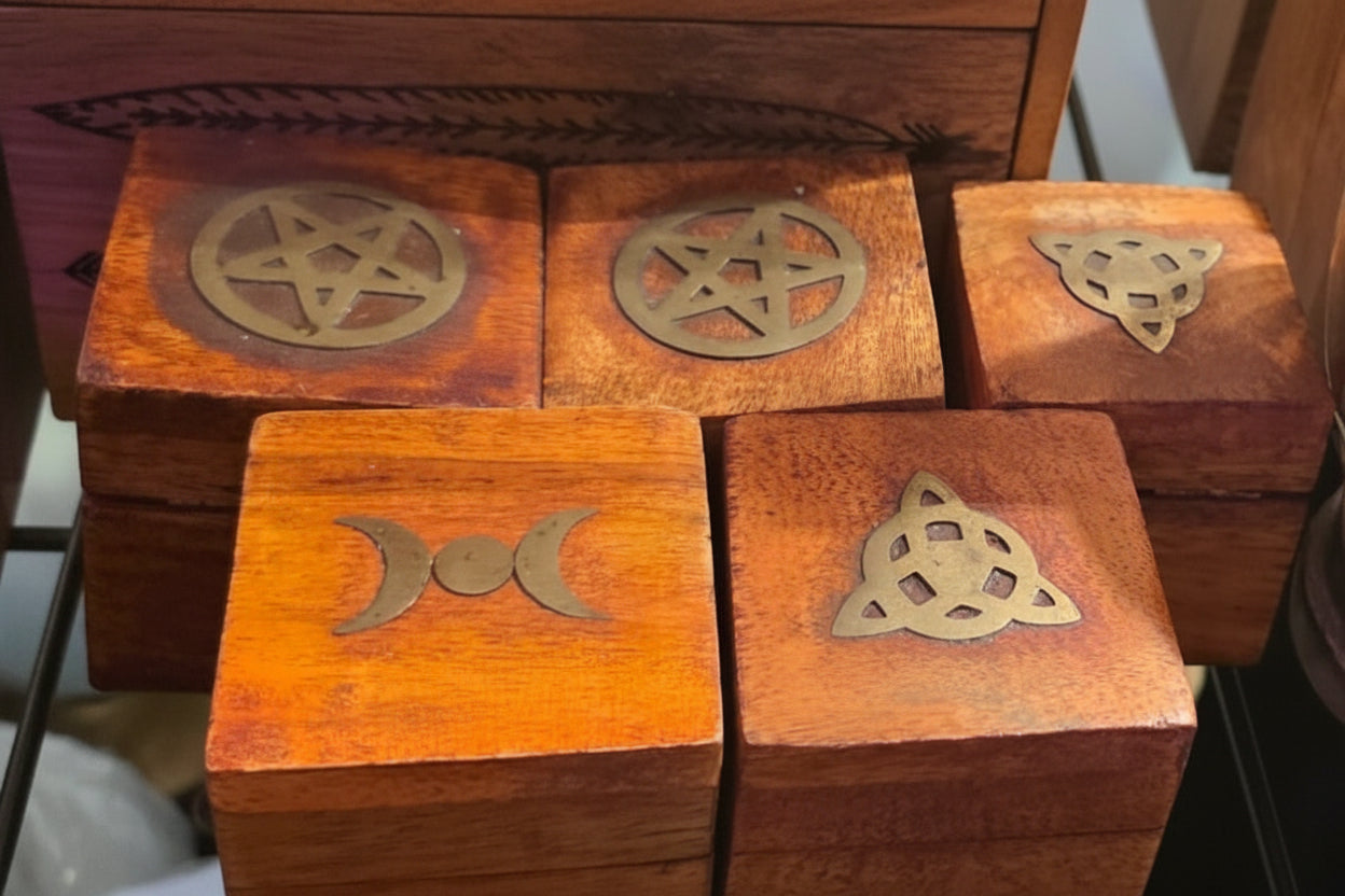 Small wooden Trinket box